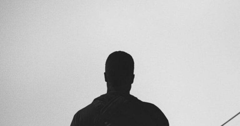 네이비 실 내부의 고발과 전시 윤리, 다큐멘터리 ‘더 라인’ 리뷰 및 OTT 정보